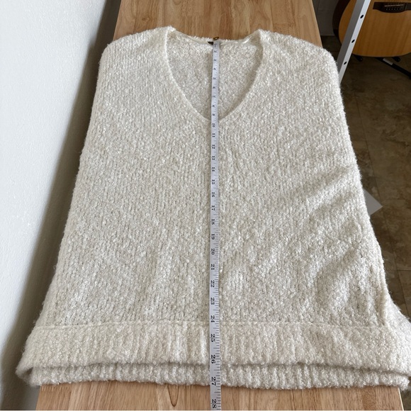 FREE PEOPLE Ivory Lofty Boucle Slouchy V-neck Pullover Alpaca Blend Sweater S - Picture 8 of 9